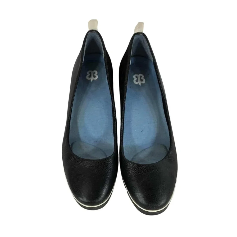 Betabrand Onyx‎ Black Leather All Weather Wedges - Womens Size 8.5